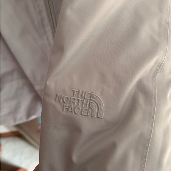The North Face Women's Quilted Jacket - Soft Gray - Picture 4 of 5